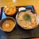 計算された美味しさ!「手打ちそば庵」の肉もり蕎麦と阿波おどり天丼♡