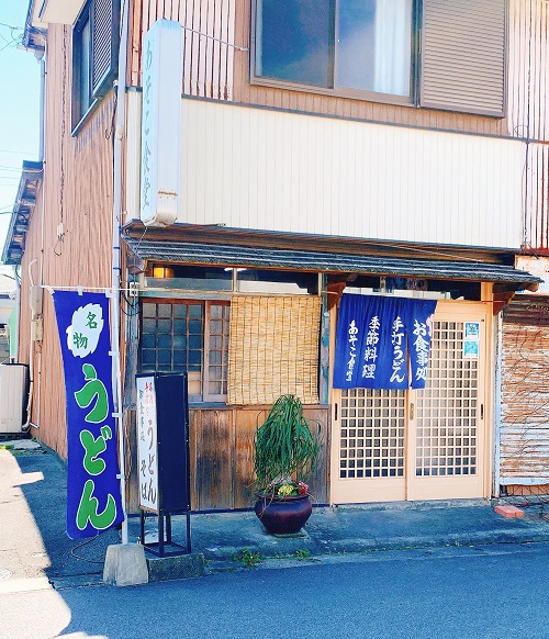 あそこ食堂の店舗前