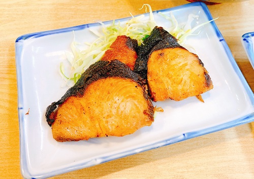 あそこ食堂の鰤の塩焼き