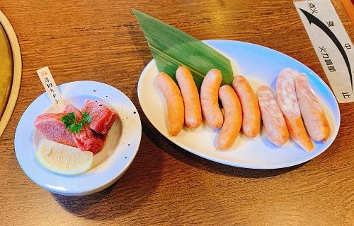 じゃんじゃかの厚切り牛タン塩とウインナー二種盛り