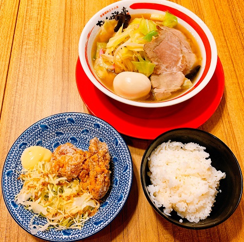 ちゃんぽん亭総本家 本町店の特性ちゃんぽんと唐揚げセット