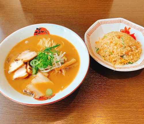 ふく利の徳島らーめんと炒飯