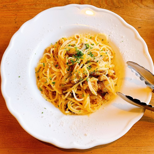 スガッチィーの白いミートソーススパゲティ