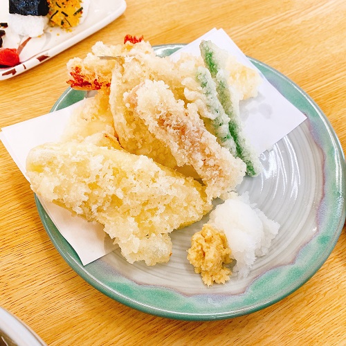 手打ちうどん そがわの天ぷら盛合わせ