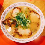 道頓堀のど真ん中で!ゴマの風味が香る♬ 甘い豚骨といえば?金龍ラーメンだよね☆