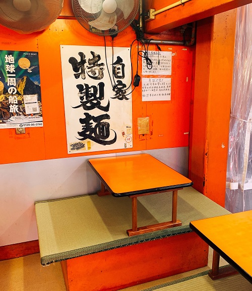 金龍ラーメン 道頓堀店の店内