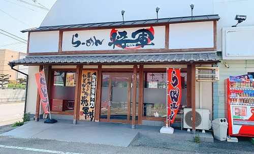 らーめん将軍の店舗前