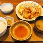 定食なんだけど・・・美味しさも ボリュームも 言うことなし「やよい軒」のとり天定食!