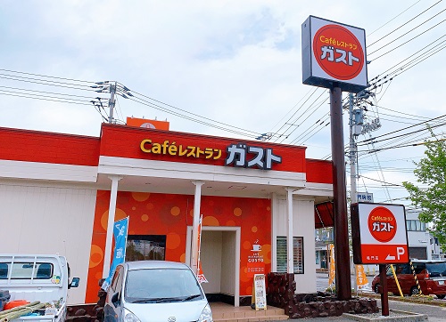 ガストの店舗前