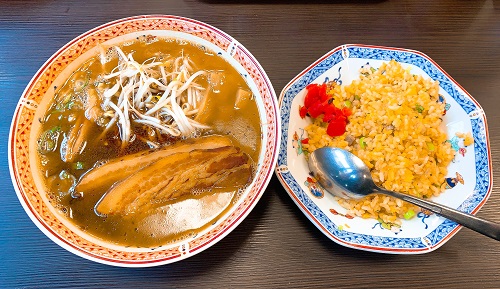 大孫のチャーシュー麺と半チャーハン