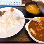 必ず?味噌汁が付いて来る!でお馴染みの松屋さんで「ごろごろ煮込みチキンカレー」を食らう♬
