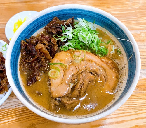 中華そば 田村の牛肉+チャーシュー入り中華そば