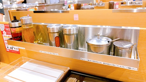 麺やマルショウ 地下鉄新大阪店の調味料