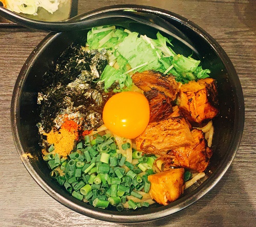 まぜそばあらし名駅店の看板のまぜそば