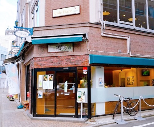 霧の森菓子工房 松山店の店舗前