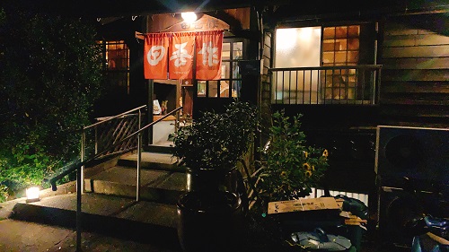 田吾作の店舗前