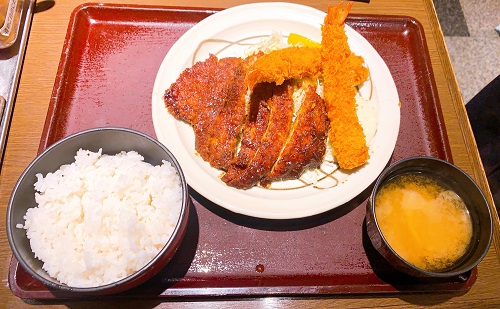 キッチンなごやの金シャチ定食