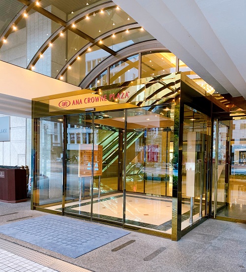 ANAクラウンプラザホテル松山の入口
