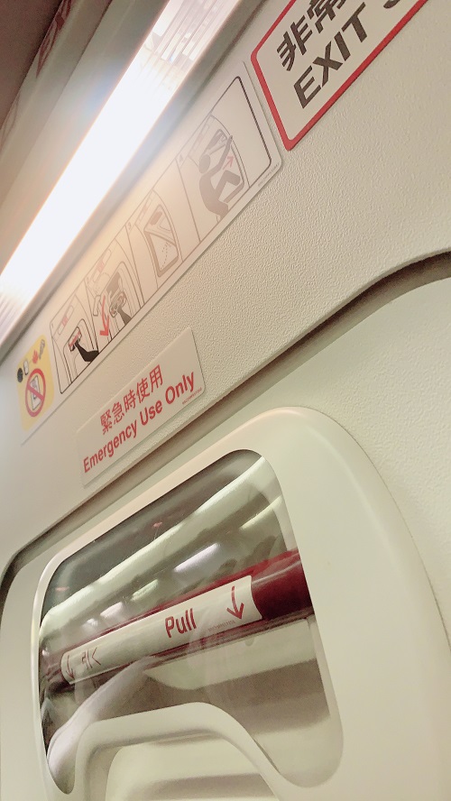 JAL国際線の非常口上
