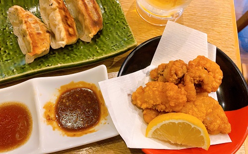 ぎょうざ健天の健天ぎょうざと蛸の唐揚げ
