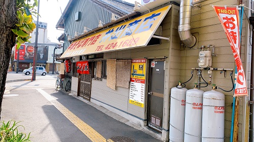 井出商店の店舗前