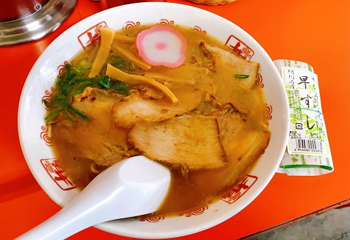 井出商店の特製中華そばと早すし