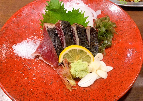 庄やJR高知駅店のカツオタタキ(塩)