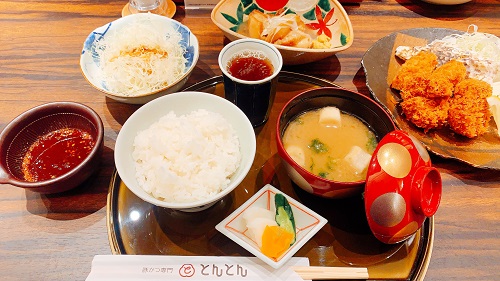 豚かつ専門 とんとんのカキフライ・ひれかつ膳と甘とろ豚の角煮