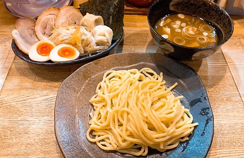 つけ麺屋やすべえ 池袋店のやすべえ特製トッピングとつけ麺並盛り