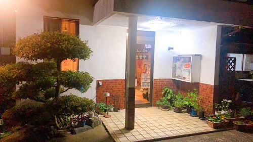 とんかつレストラン ひいらぎの店舗前