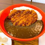 笑顔が素敵な店員さんが印象的♡カレースマイル羽田空港店さんの三元豚の黒胡麻カツカレーwith スマイル♡