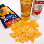 いつも空港で食べるおつまみ(カルビーCheezaカマンベール仕立て)と?カッコ良いお酒☆