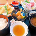 光が降り注ぐテラスのような空間で食べる料理が贅沢だし美味しかった☆