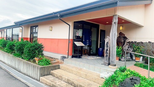 ちょっとよっ亭の店舗前