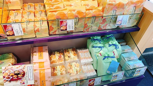 小倉山荘 本町店の店内2