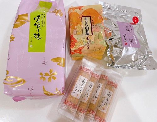 小倉山荘本町店の商品詰め合わせ