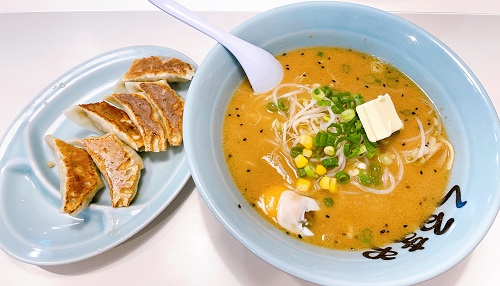 くるまや 常三島店のスタミナラーメンと餃子