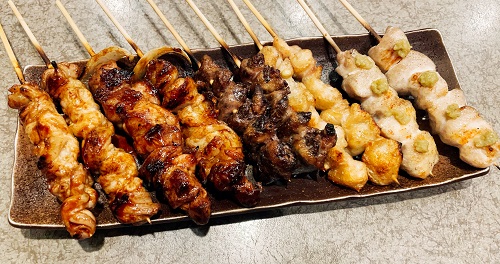 八剣伝 阿波松茂店の焼き鳥盛り合わせ