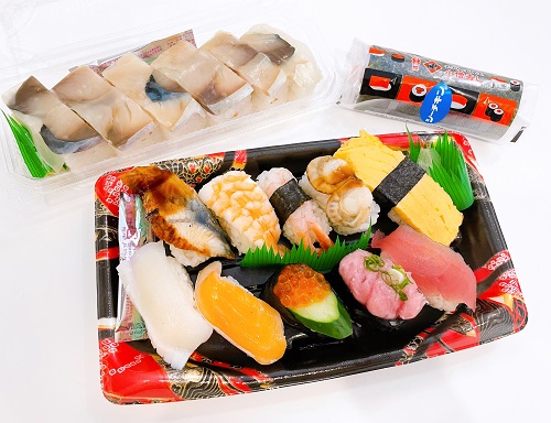 小僧寿し 鳴門店の上にぎり10貫とシーチキン巻きとバッテラ