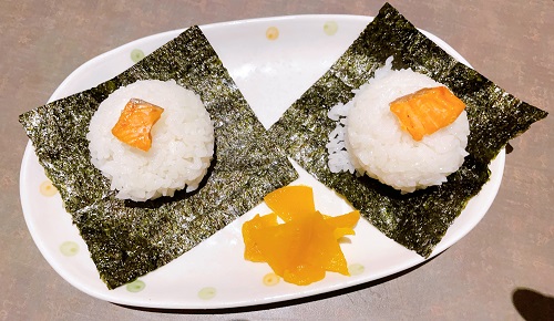居酒屋まる坐のプチおにぎり鮭