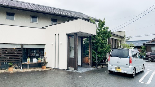 珈琲 日出蔵 本店の店舗前