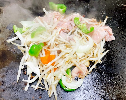 富士宮駅すぎやまのもつ焼き