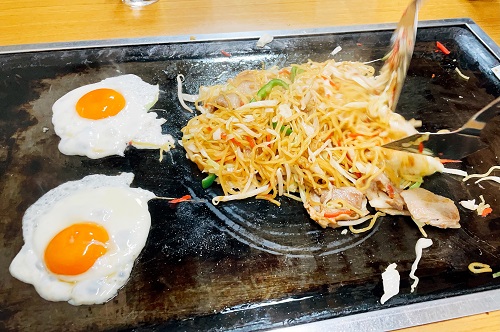 富士宮駅すぎやまの自慢焼肉焼きそば