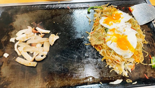 富士宮駅すぎやまの自慢焼肉焼きそばといかの生姜焼き