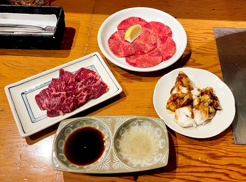 高知ホルモンのハラミと小腸と上塩タン