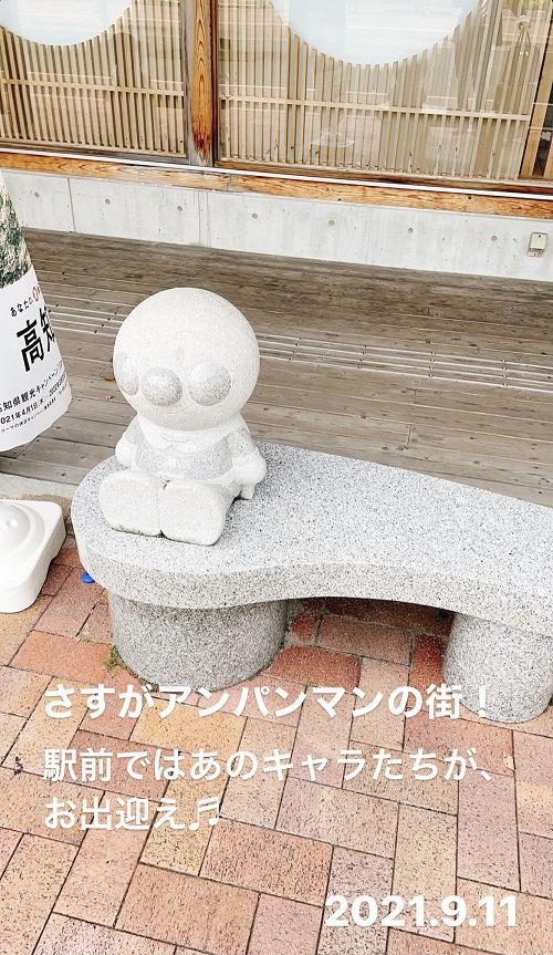 高知駅前のアンパンマンモニュメント