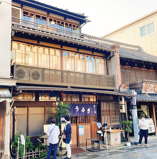 うなぎ 小川菊の店舗前