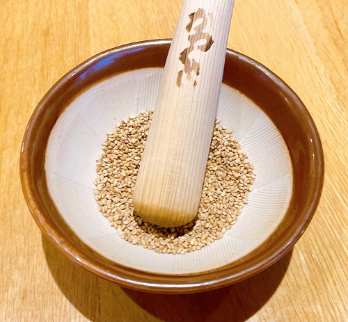 名代とんかつ かつくら 京都駅ビルTheCube店のゴマ