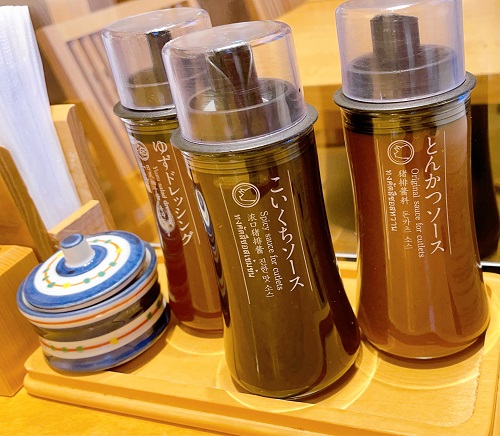 名代とんかつ かつくら 京都駅ビルTheCube店の調味料