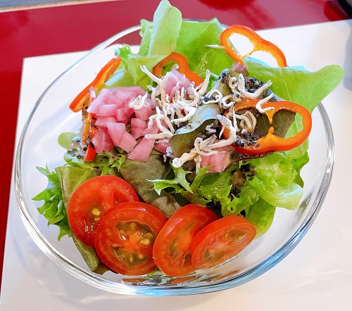 鉄板焼ダイニングTeko tekoのサラダ